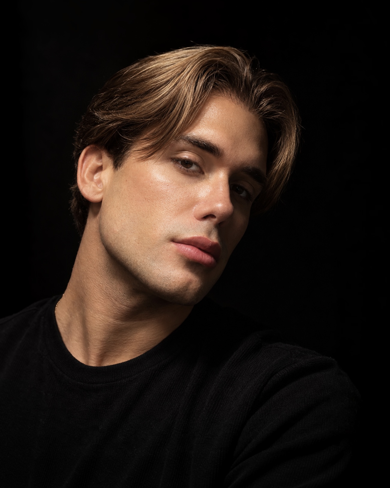 Un segundo retrato de estudio de Klaus Soares